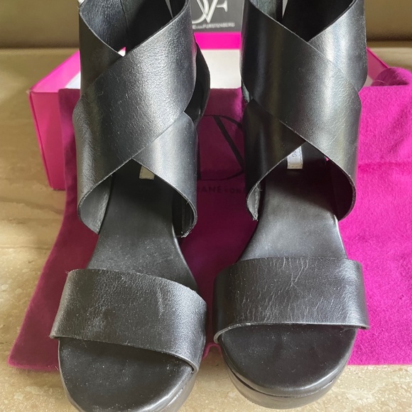 Diane Von Furstenberg DVF Opal Wedge Sandals Leather Criss Cross Size 7.5 - Picture 7 of 12